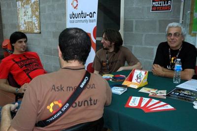 Conurbania-Relax_time_at_Ubuntu-ar_stall.jpg