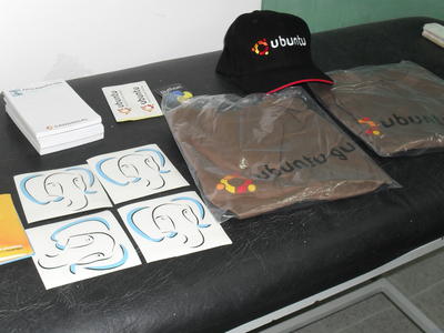 FLISoL_2010_(G_Catan)-Merchandising_to_give_away.jpg