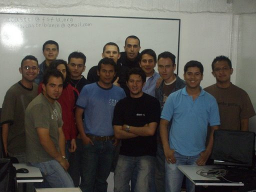 http://picasaweb.google.com/noticias.ubuntu.colombia/Hacklab1BashBSico#