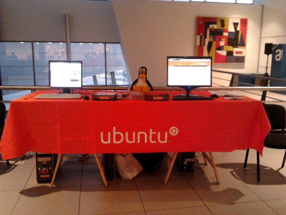 Ubuntu Stand en FLISoL 2012 MVD